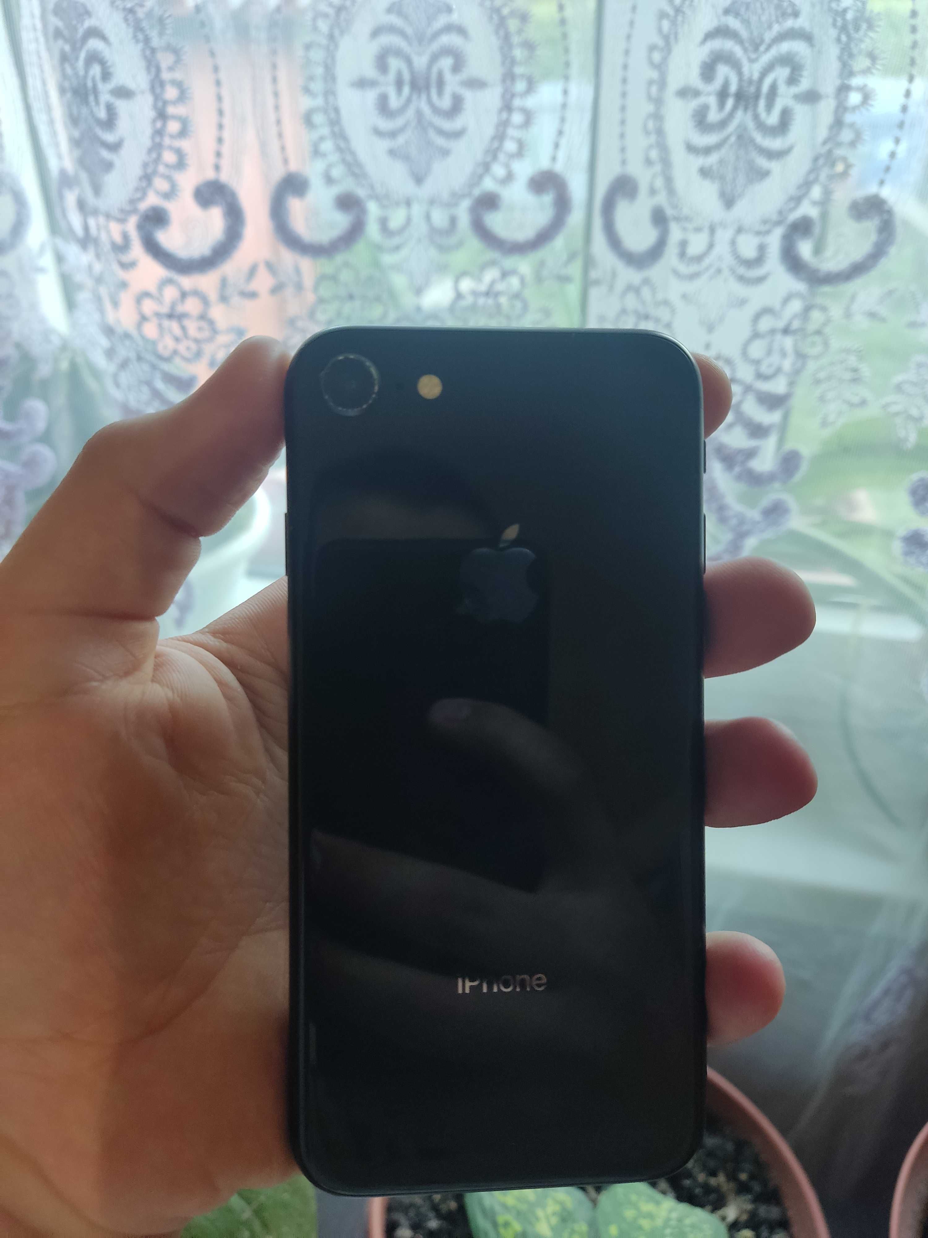 Продам Айфон 8 на 256г