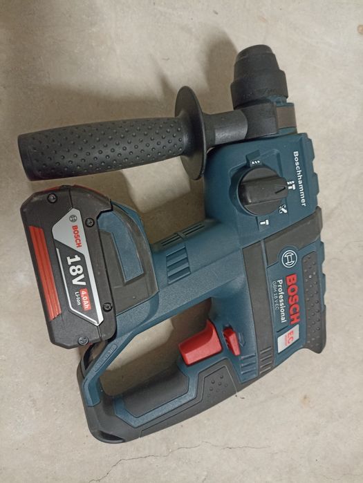 Martelo perfurador Bosch (bateria)