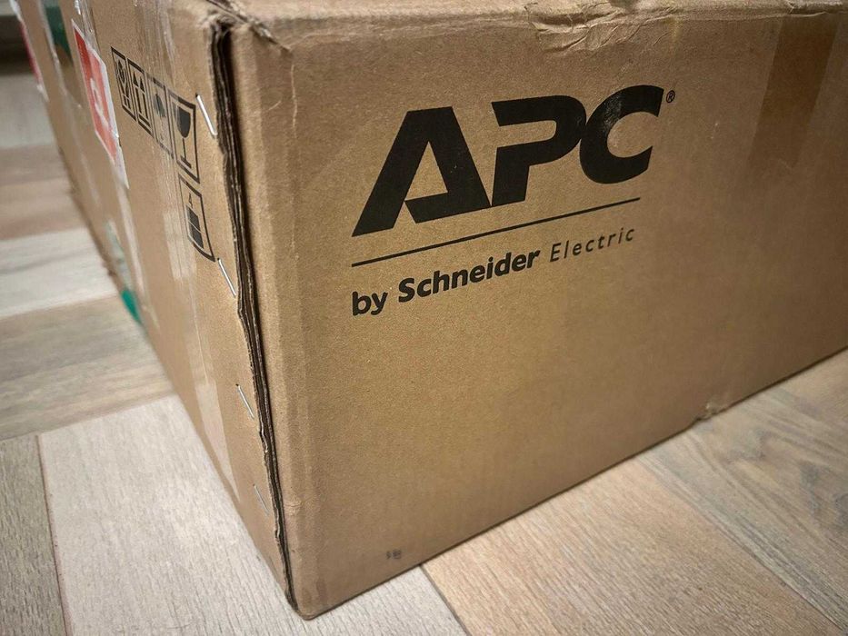 UPS APC zasilanie awaryjne powerbank 2000 VA/1800 W 2U, Znakomity Stan