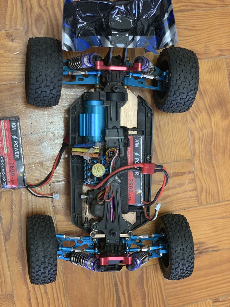 Carro telecomandado. a funcionar 100%