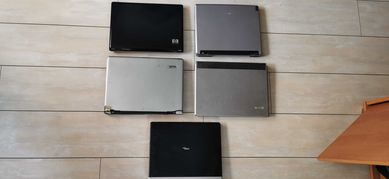 Sprzedam 5 laptopów uszkodzonych