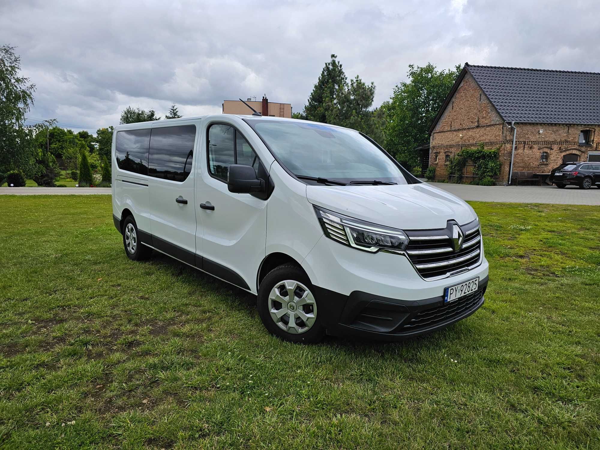 Wynajem busów - 9 osobowy Renault Trafic