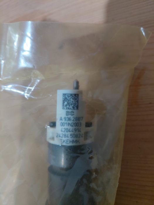 Wtryskiwacz Mercedes Actros MP5 ,oryginalny, nowy