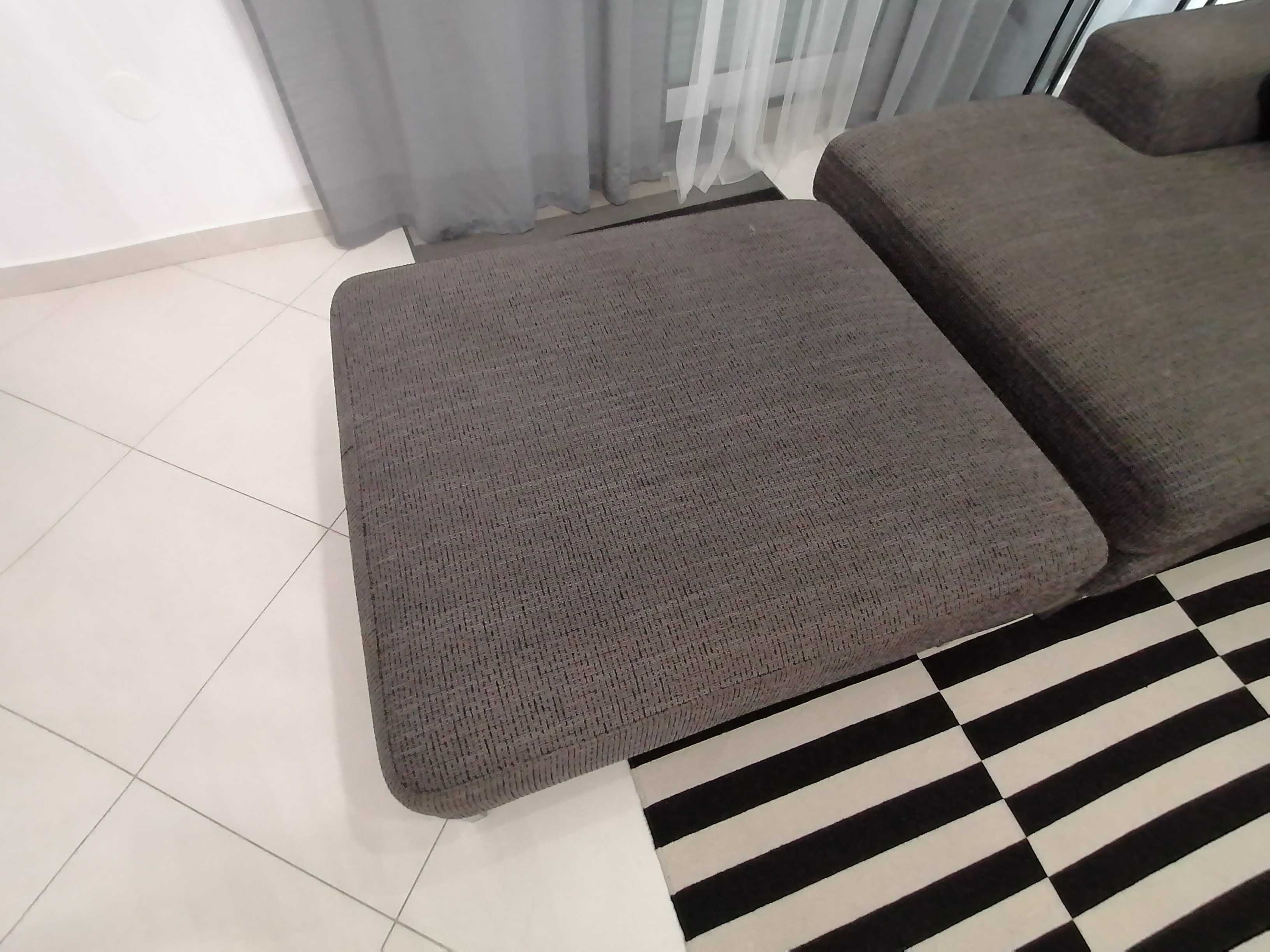 Vendo Sofá 3 lugares c/chaise longue e repousa pés