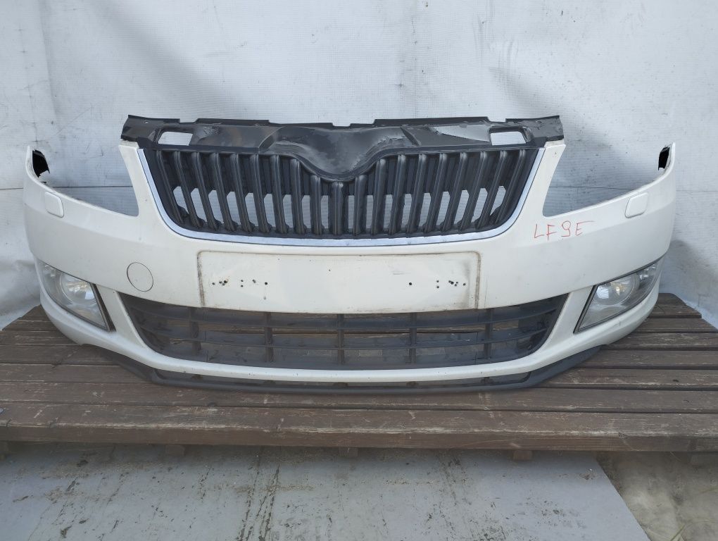 Skoda Fabia 2 Lift zderzak przedni przód LF9E