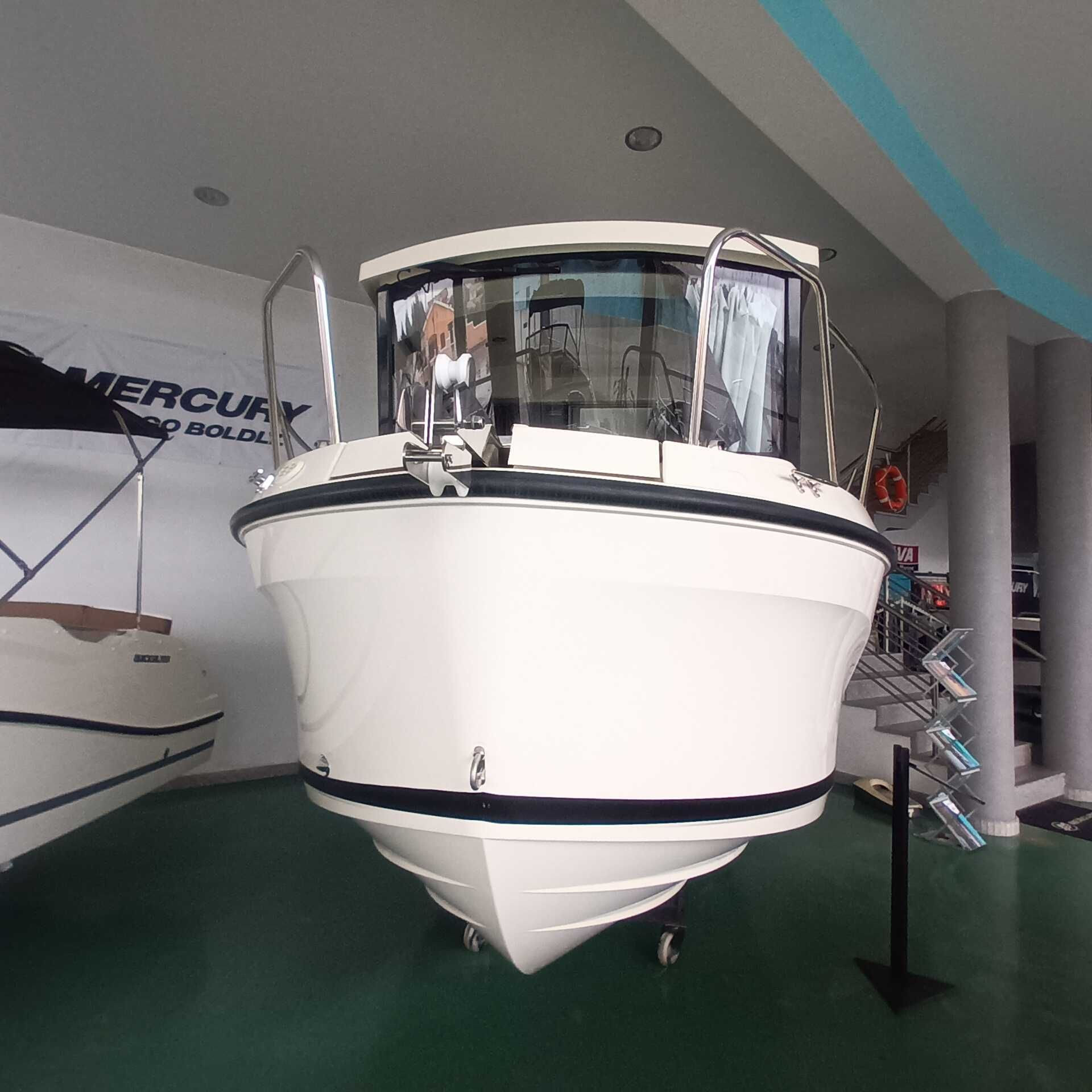 Barco QUICKSILVER 625 PILOTHOUSE com Mercury 115hp CT ELPT EFI NOVO