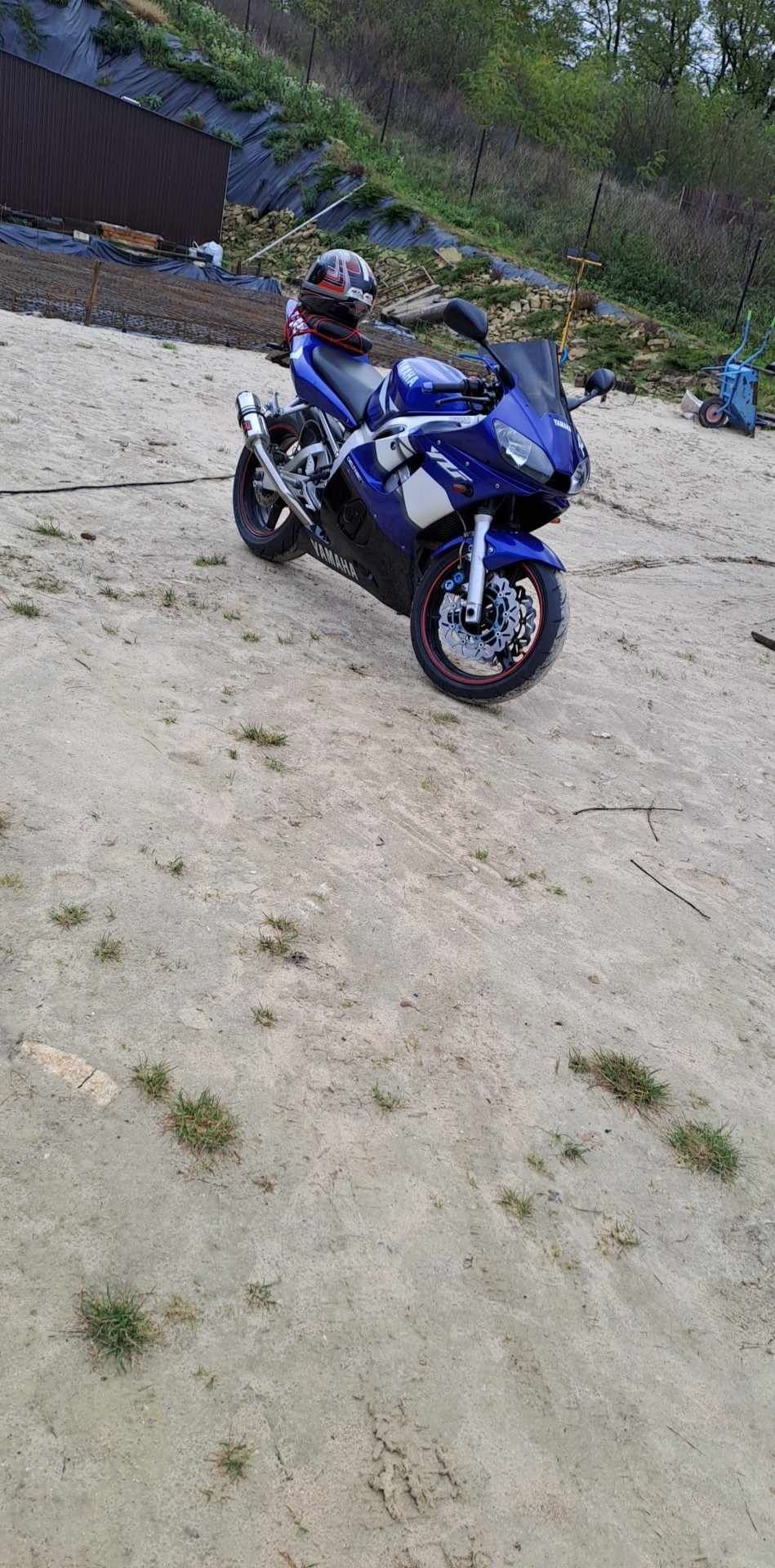 Yamaha r6 rj03 2001 rok