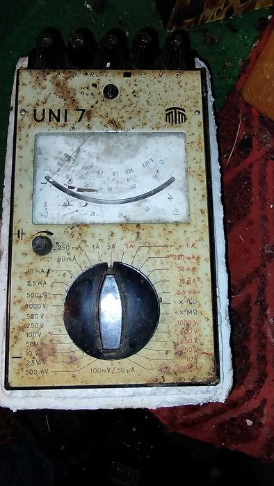 Miernik analogowy UNI 7