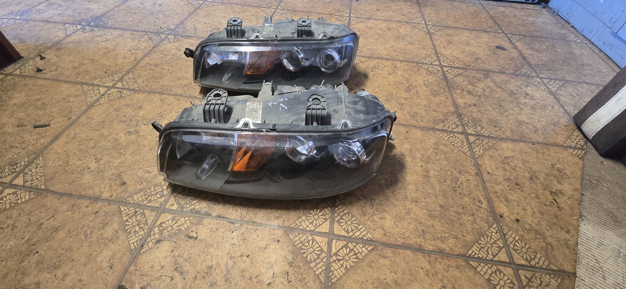 Lampa przód  lewa  Fiat Punto II