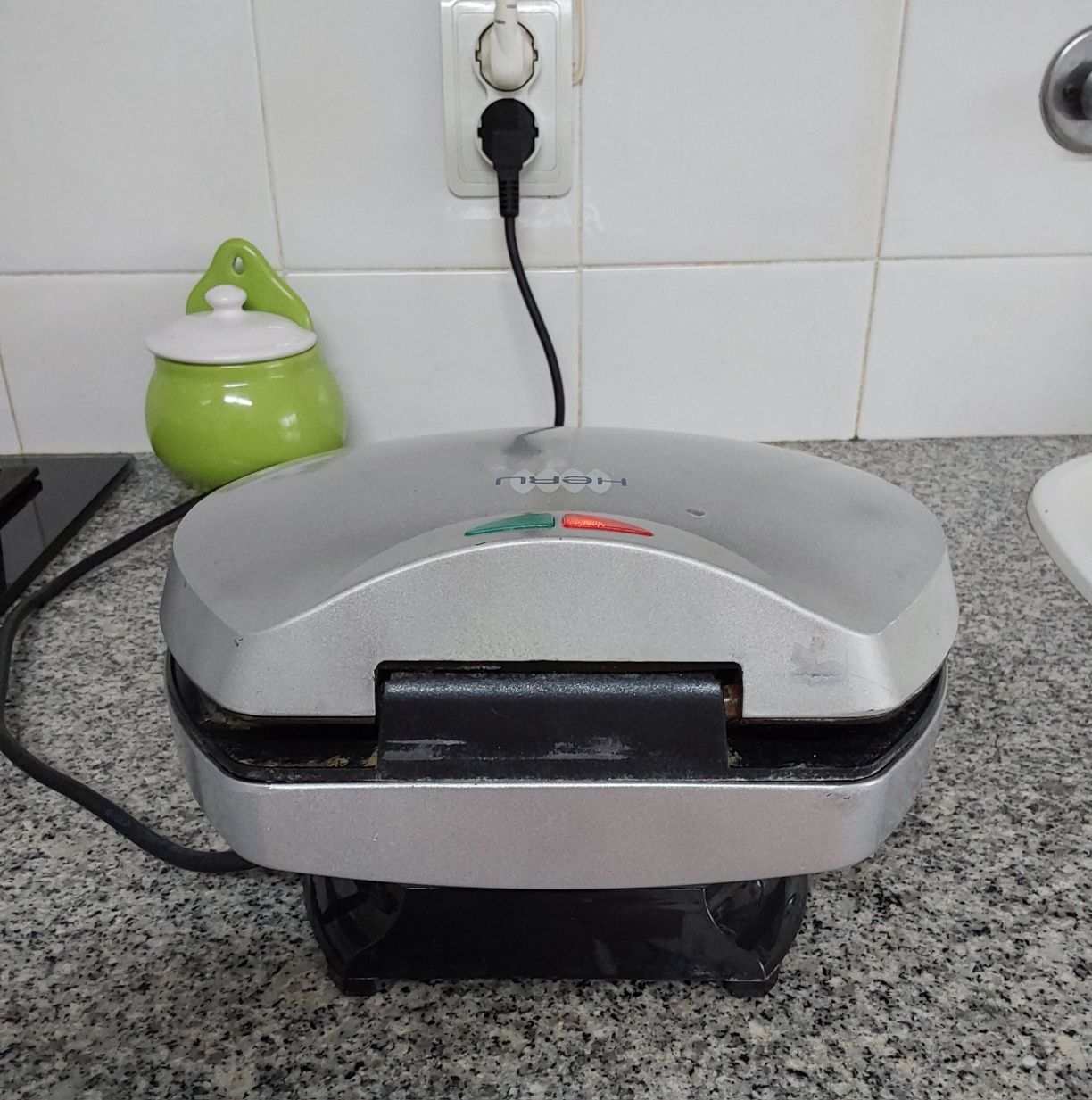 TOSTADEIRA E GRILL.FUNCIONA 100%,SIMPLES UTILIZAÇÃO.Casa,Cozinha,Café.