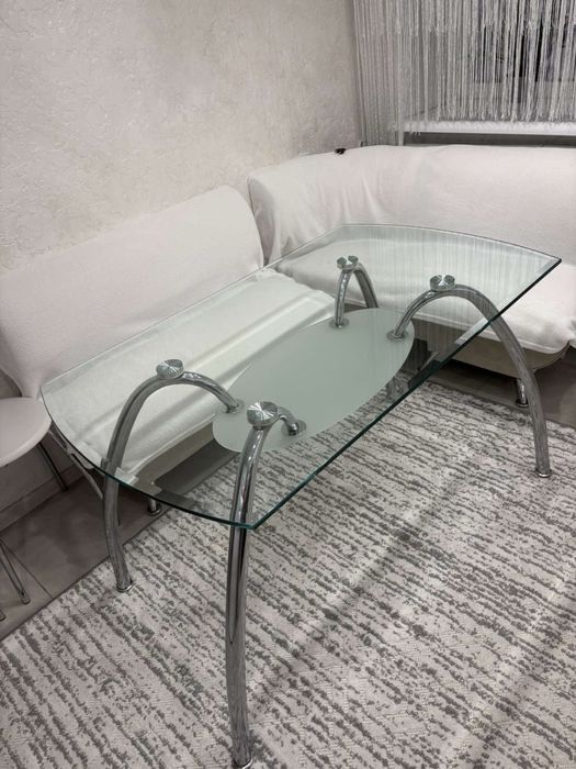 Продам скляний стіл