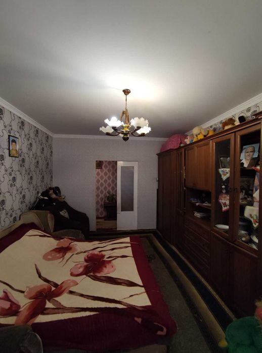 Продаж 3-кімнатної квартири в м. Обухів, центр (зупинка Школа)