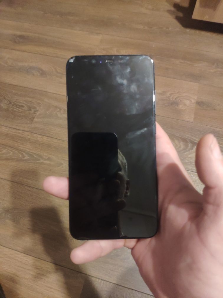 Телефон Xiaomi mi8