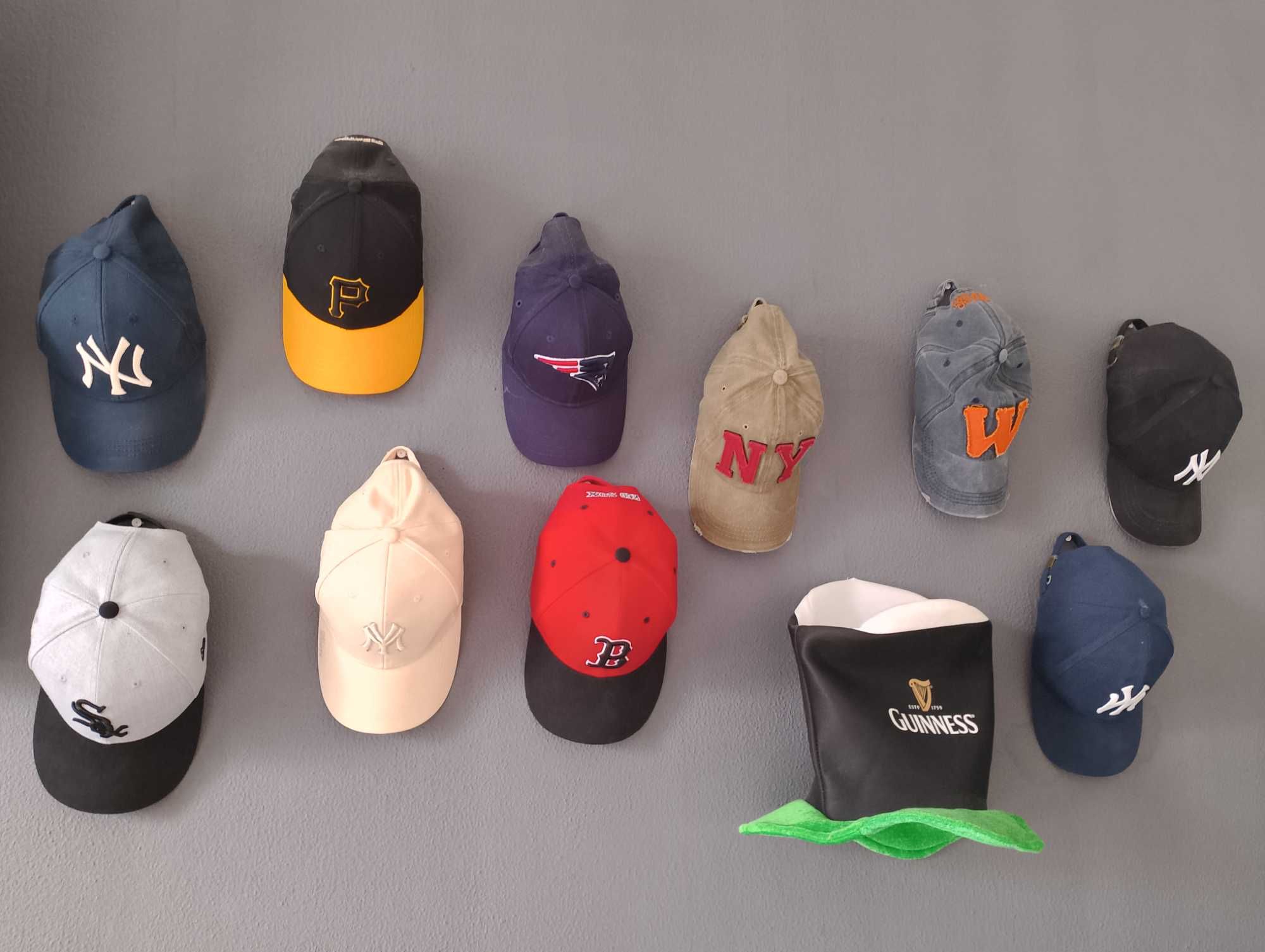 Bonés variados em ótimo estado