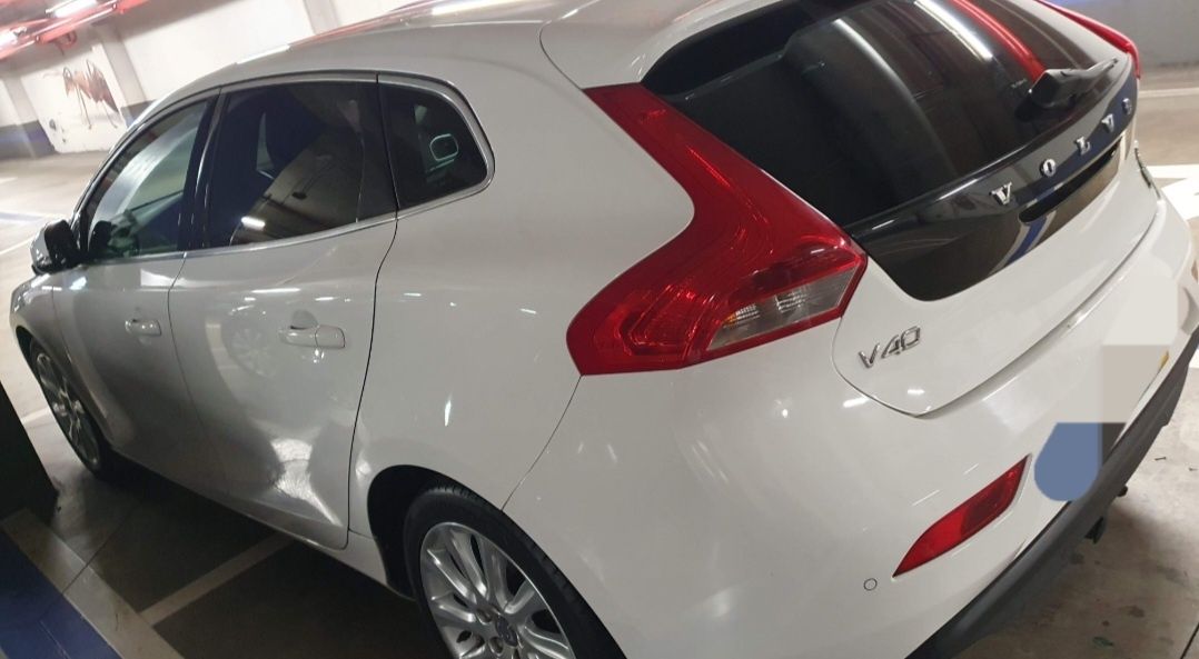 Volvo V40 D2 | 2017 | Branco | Bom estado | €10.000