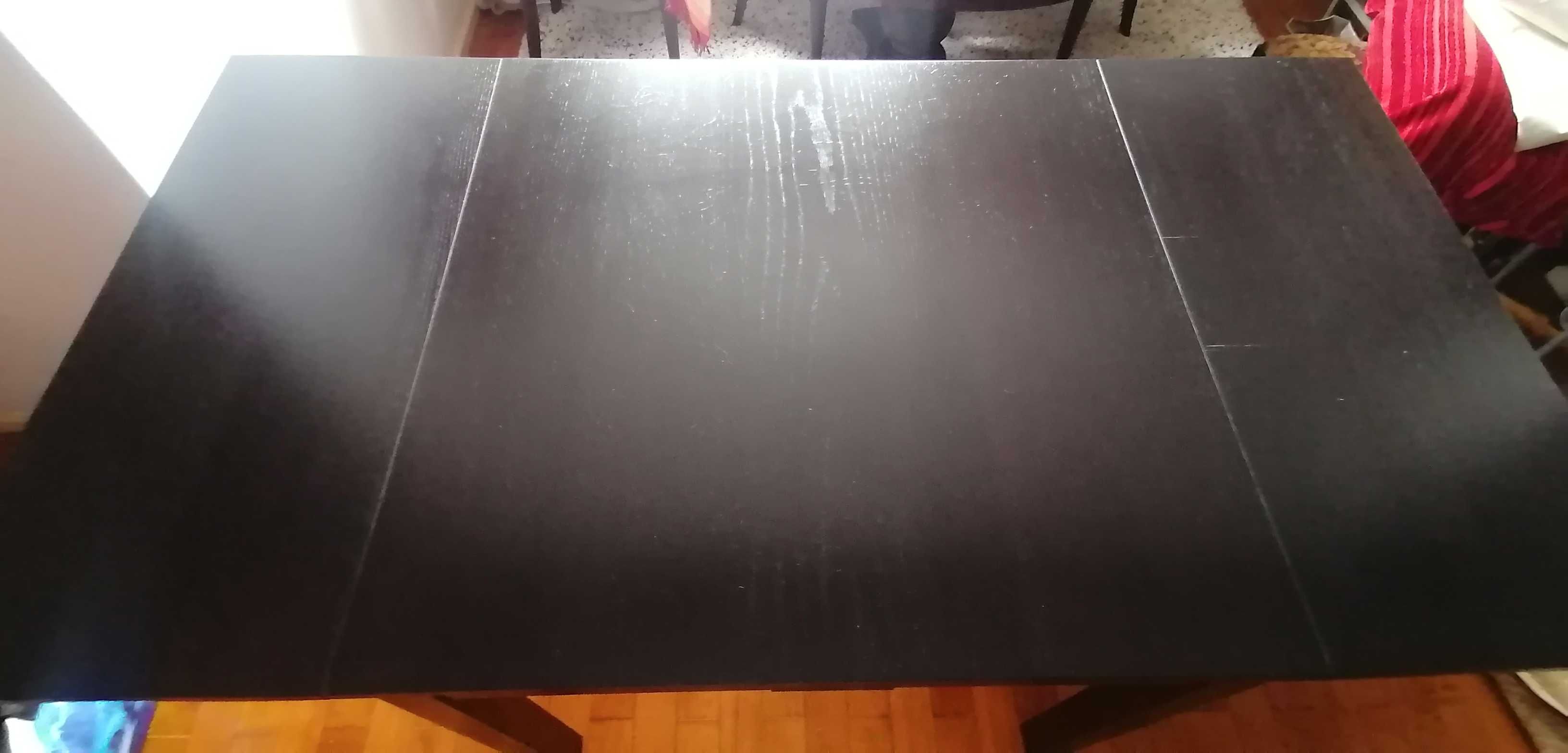 Mesa de jantar - 90x90cm extensível a 90x170cm - ótimo estado