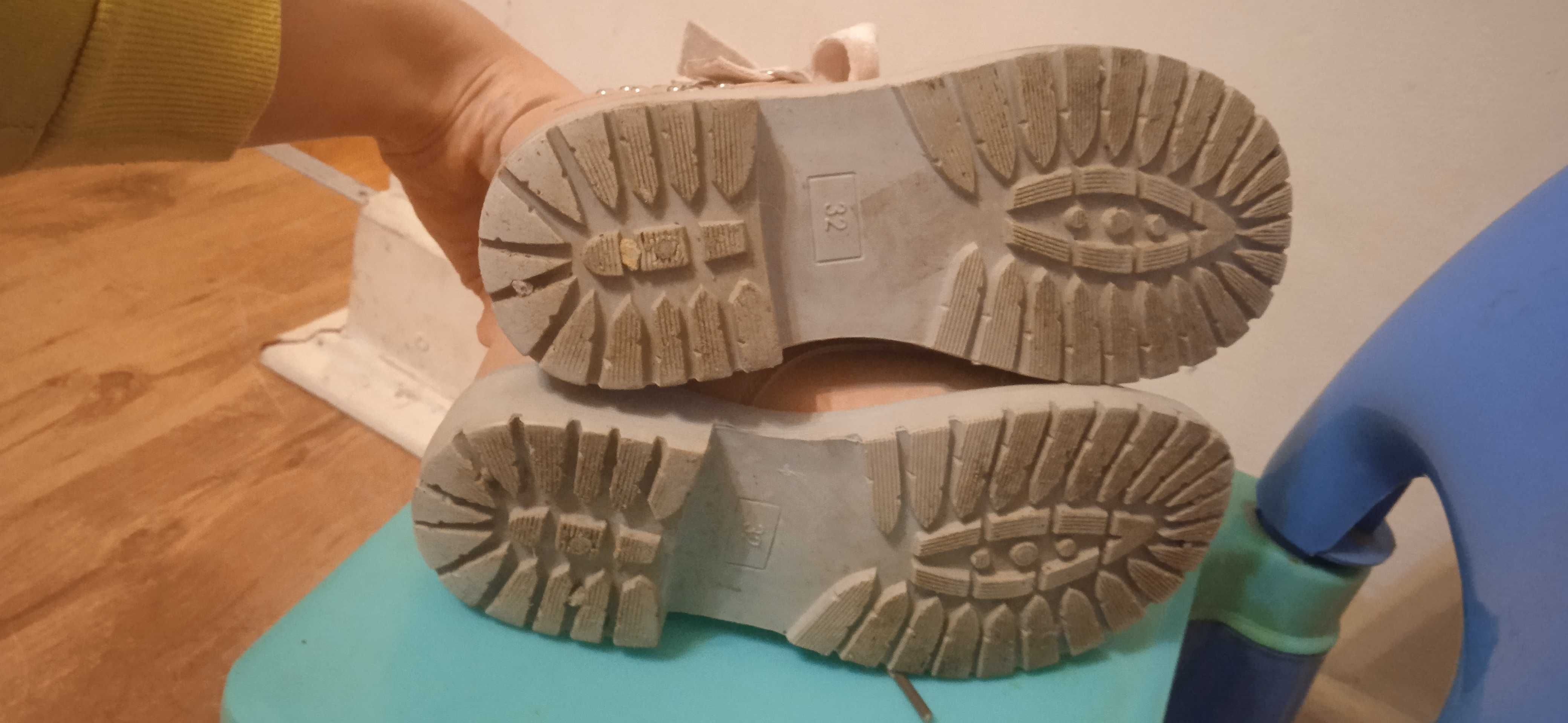 Buty z kokardkami