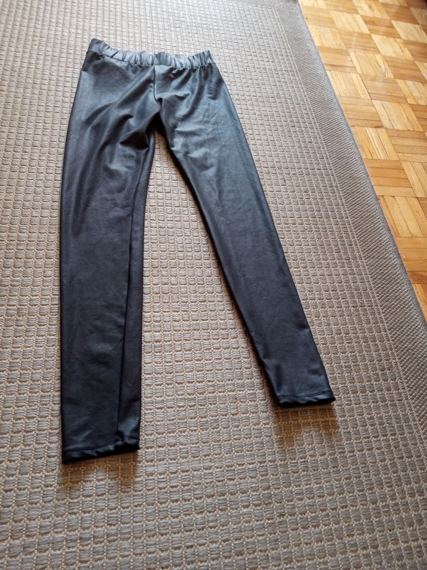 czarne legginsy dziewczęce