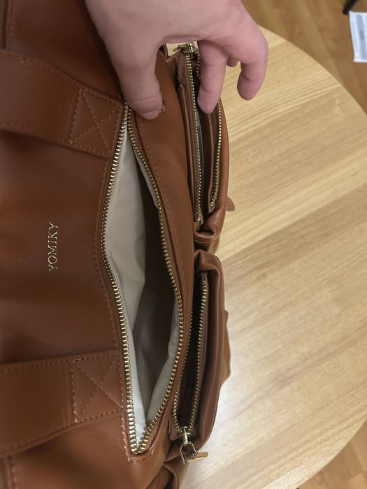 Шкіряна сумка-рюкзак для мами Yomiky