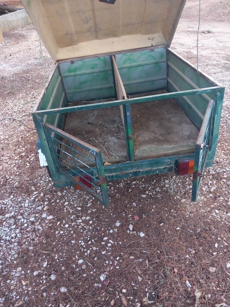 Atrelado para venda