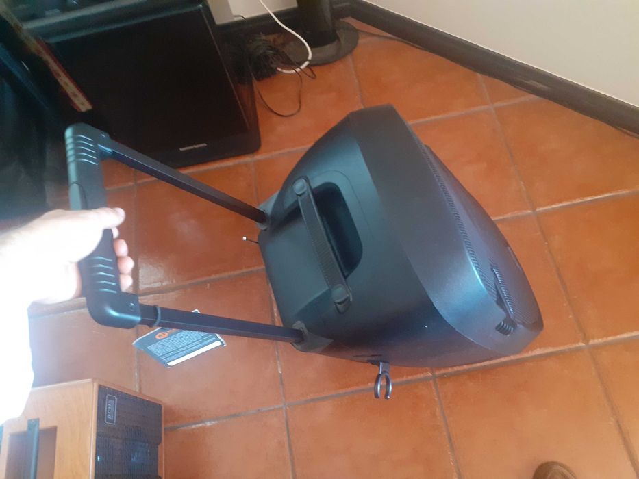 Coluna Recarregável c/2 Microfones Sem Fio Oqan QLS-12 Travel