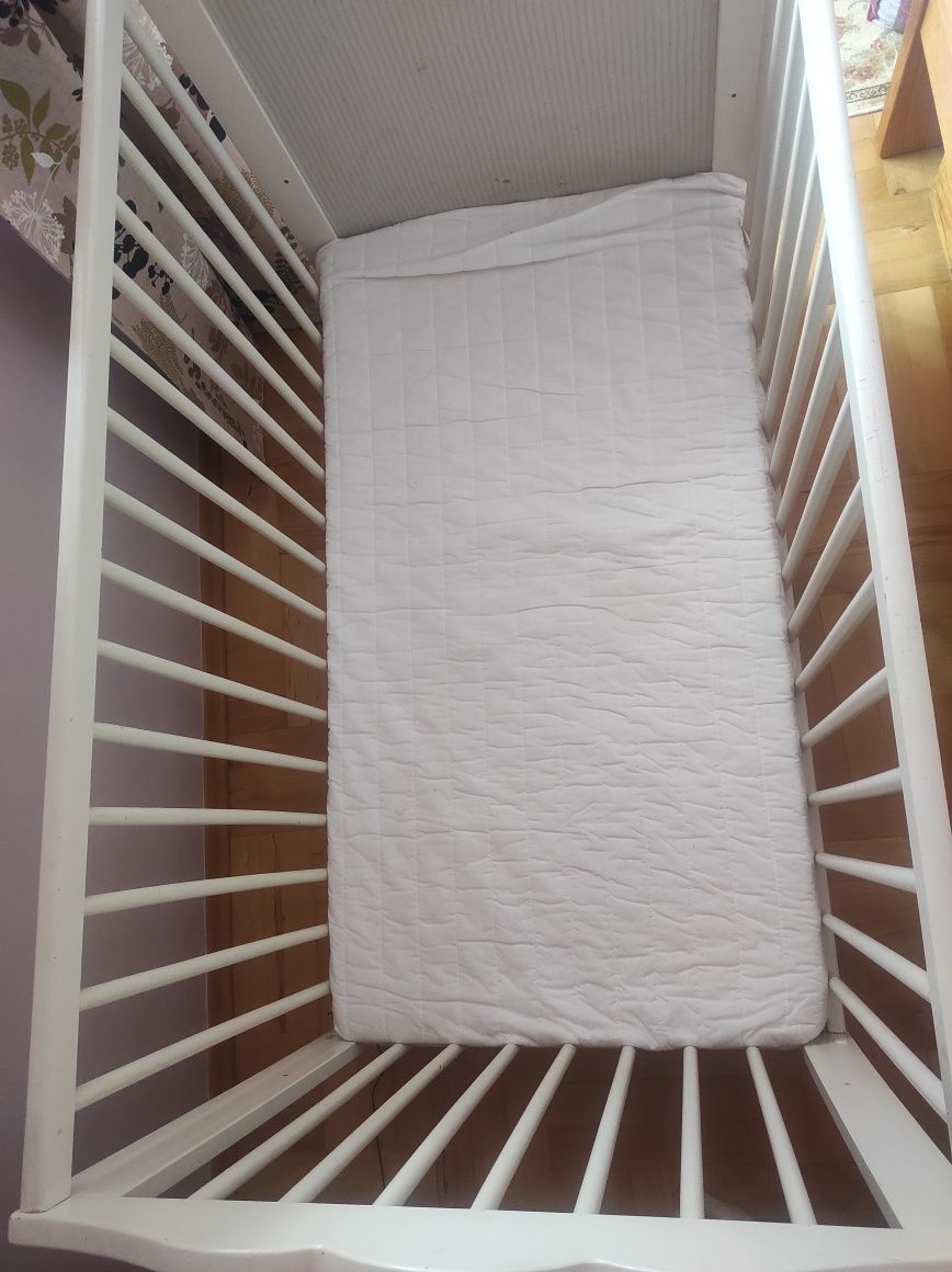 Używane łóżeczko białe dziecięce Ikea z Ikea
