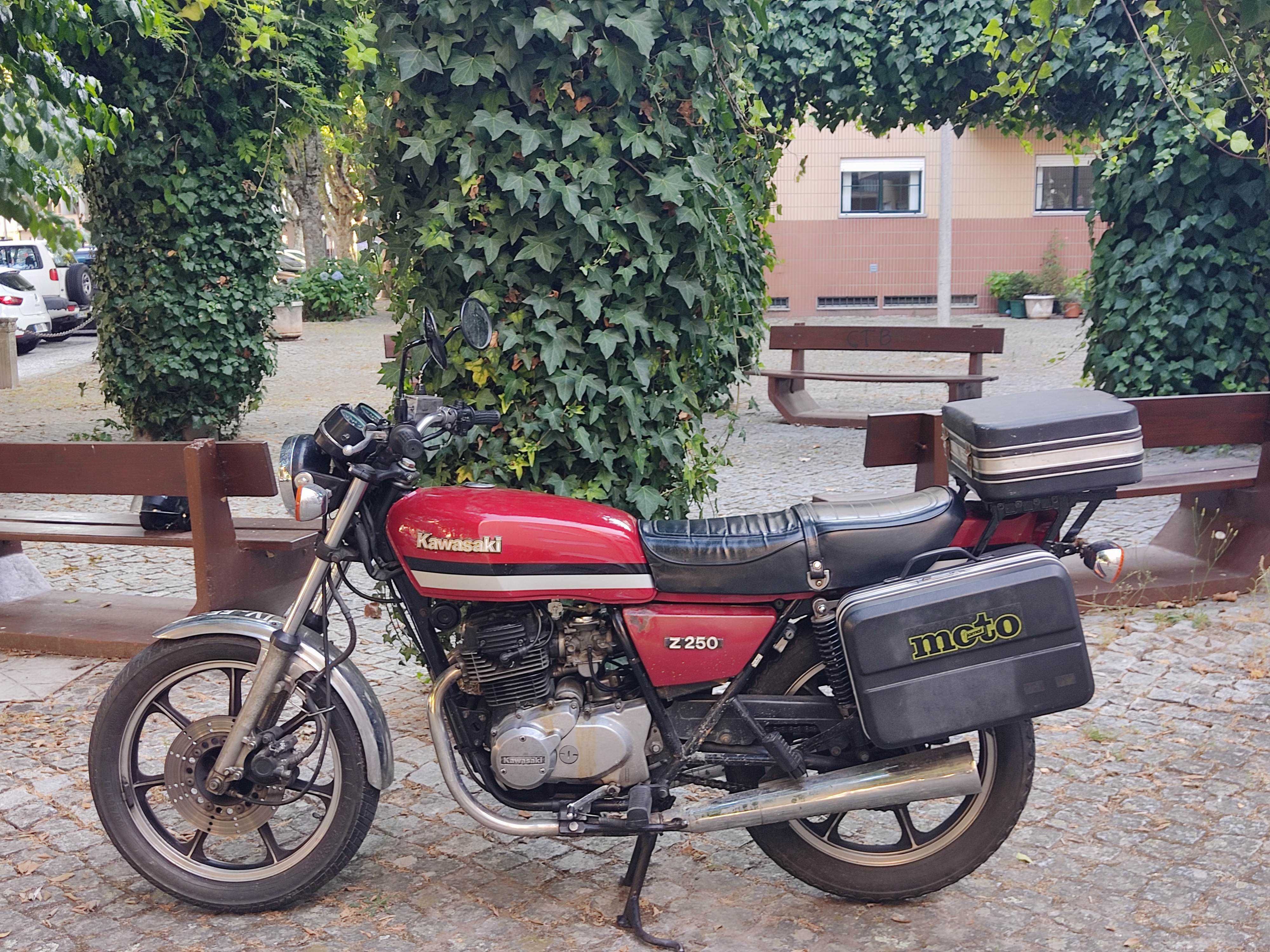 kawasaki Z250 A clássica