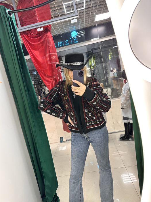 Вишита джинсовка з щільного котону в розмірах.