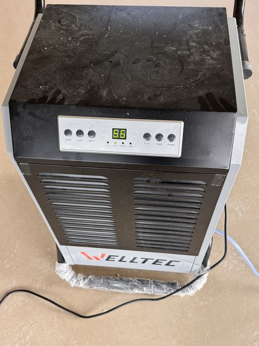 Wynajem osuszaczy o wydajności max 90L/24h do 180m2