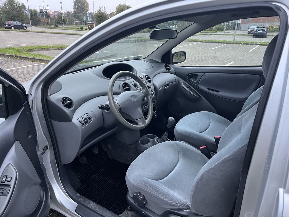 Toyota Yaris 1.0 benzyna 2000r