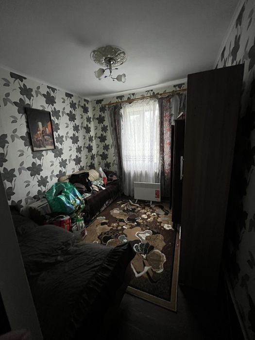 Продам пів будинку