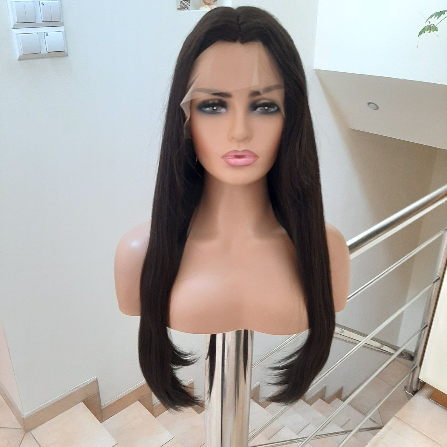 Peruka profesjonalna LACE FRONT ciemny brąz, naturalny przedziałek