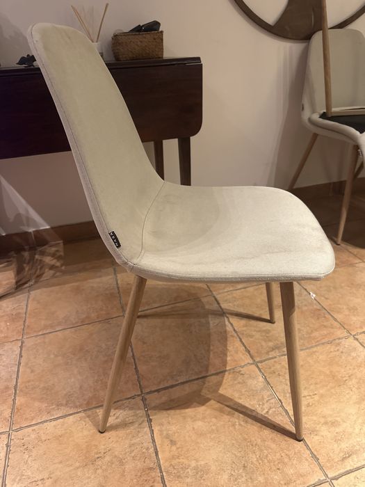 9 cadeiras em tecido