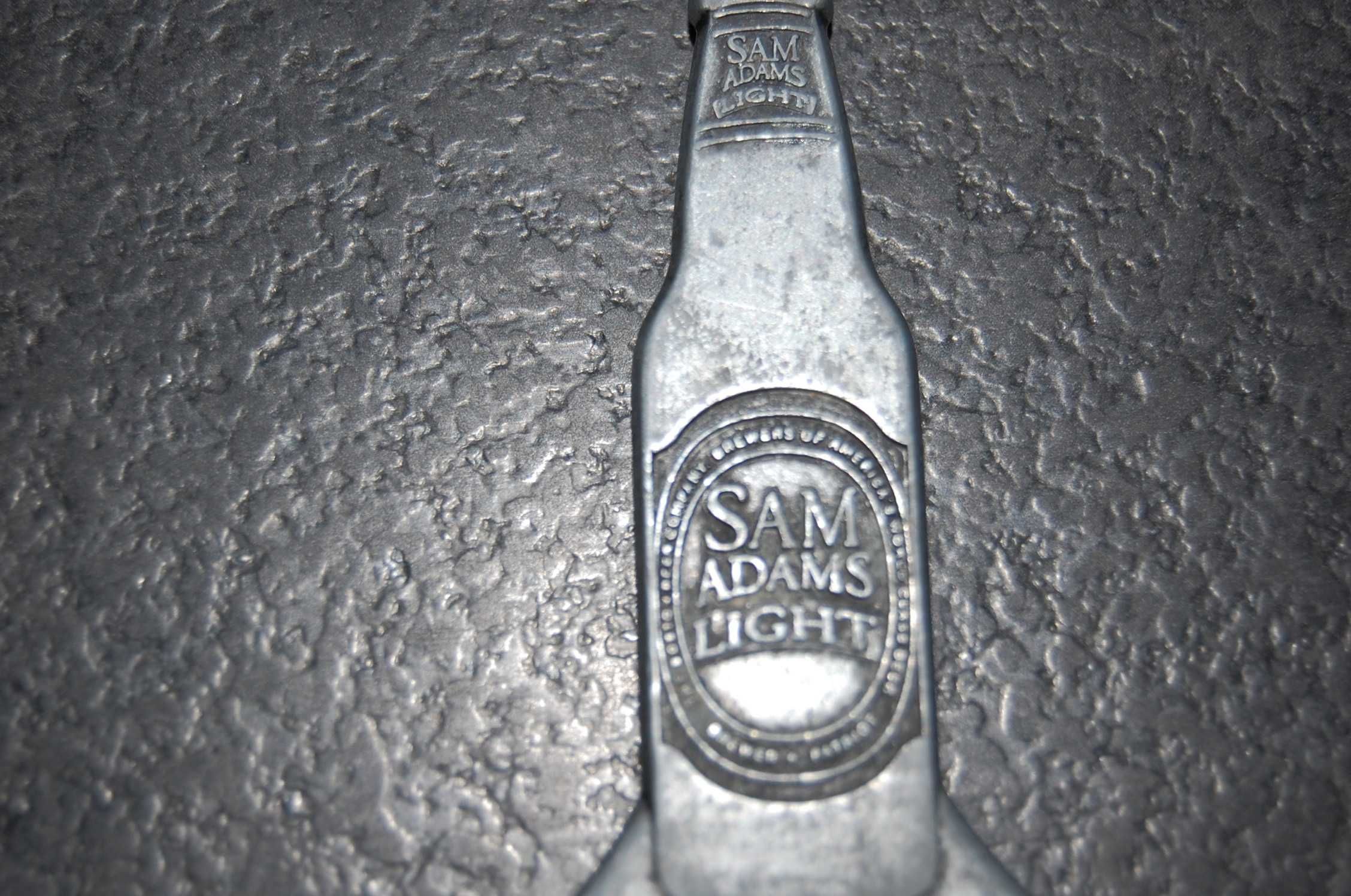 Otwieracz do butelek - Samuels Adams z cyny