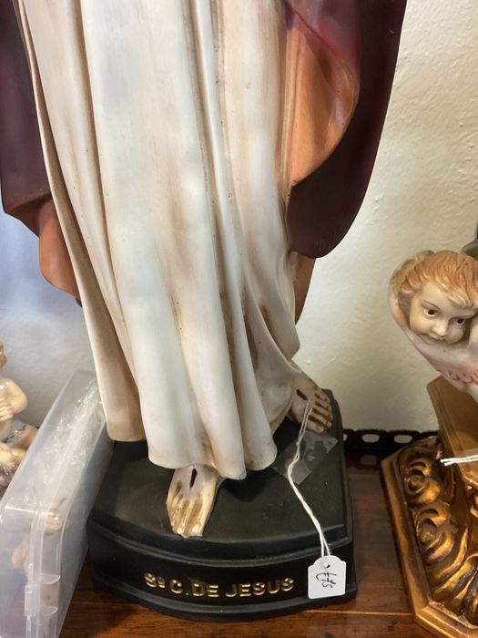 Figuras religiosas peças em resina pintura manual ,discrição abaixo