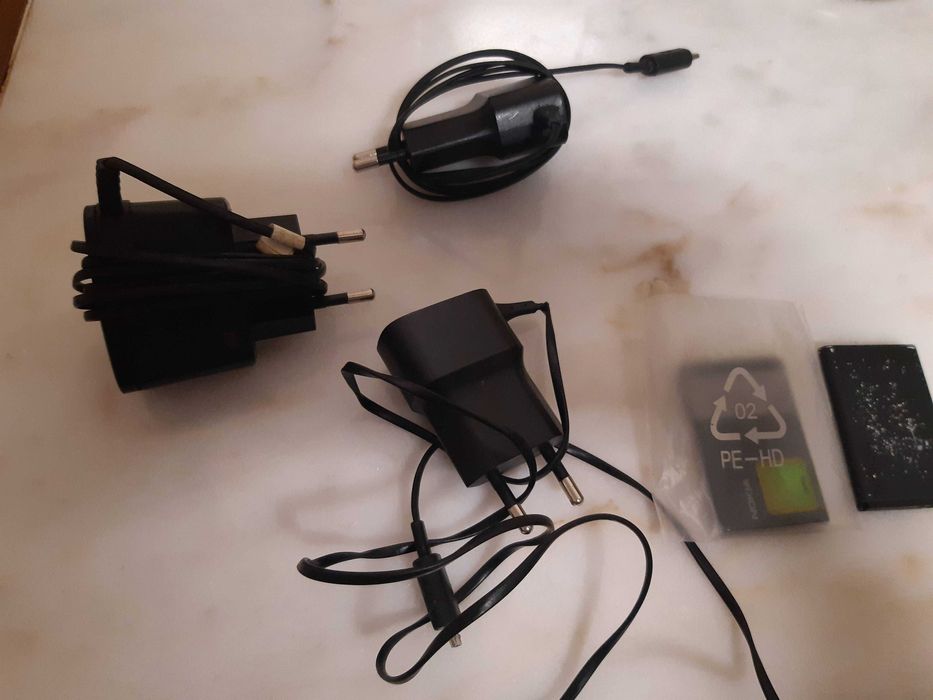 3telemóveisNOKIA+4baterias+3carregadores+1phone com microfone