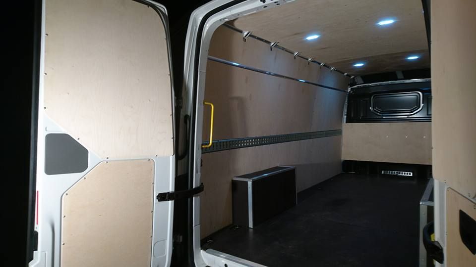 Volkswagen Crafter L4H2 zabudowa warsztatowa