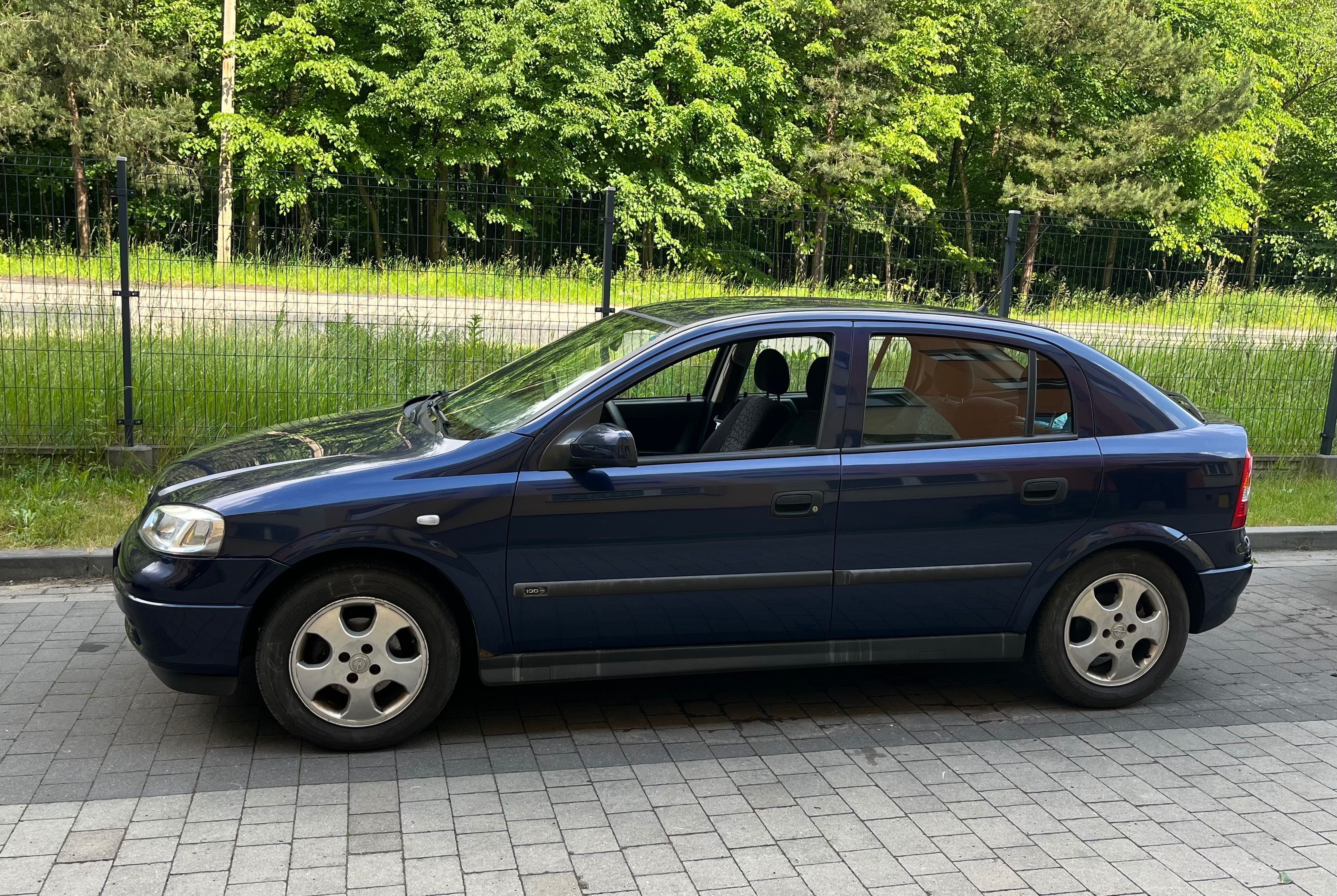 Opel Astra 2 1.6 16V – Edycja 100-lecia Opla – 1999 r.
