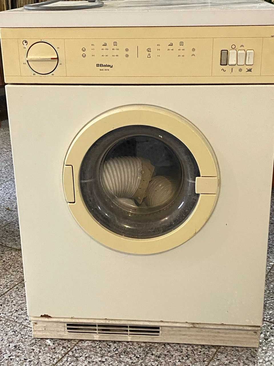 Máquina de secar roupa
