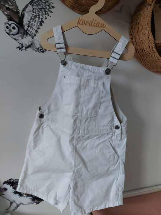Białe ogrodniczki dla chłopca Zara 110