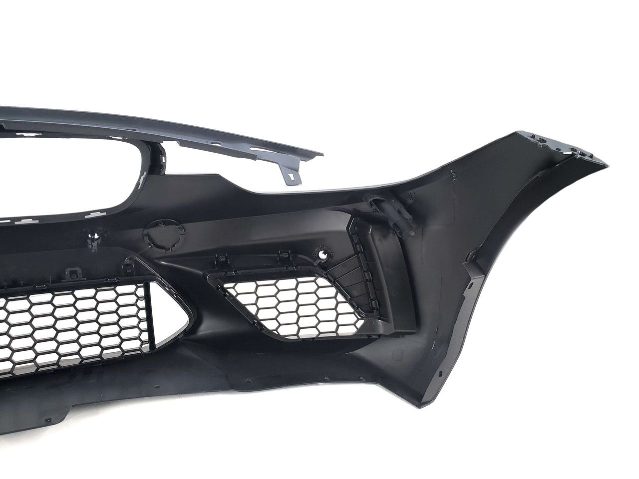 Обвіcи M2 F87 на BMW 3 Series F30 / F31 2011-2018