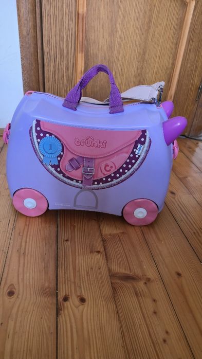 Дитяча фіолетова валіза trunki.