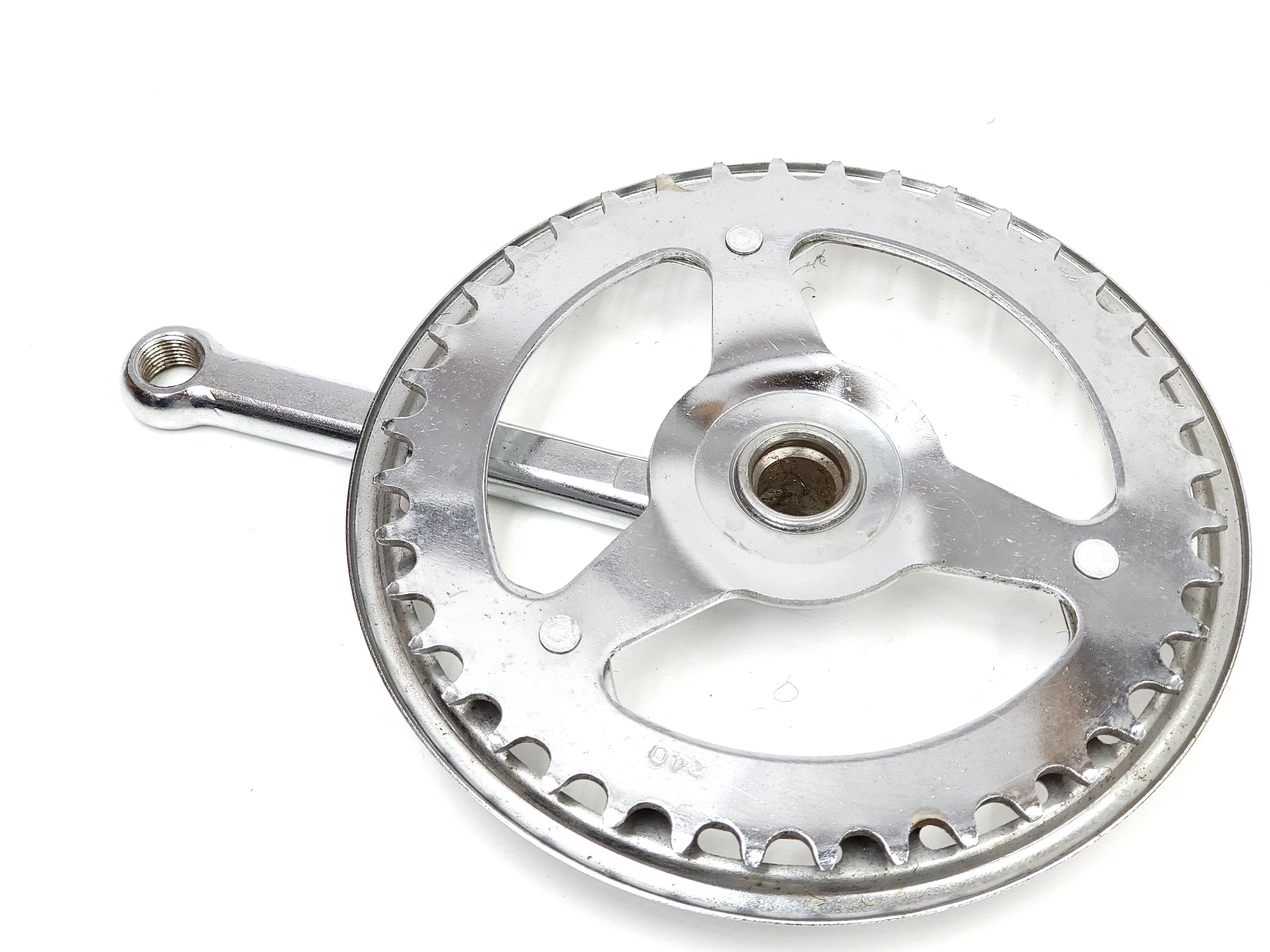 NOWA Korba prawa 40 zębów ramię 16,3 cm do rowerów Universal Romet