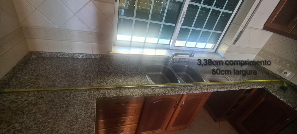 Cozinha c/electrodomésticos e pedra