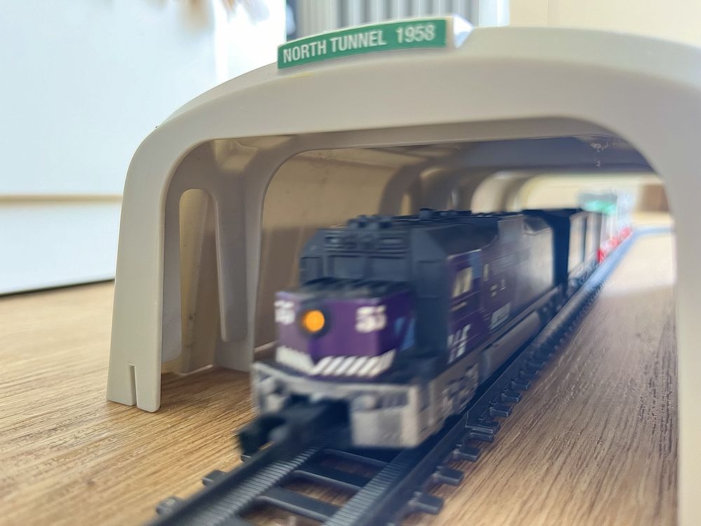 ferrovia com trem