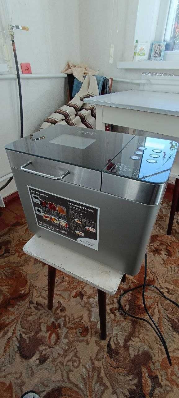 Хлібопіч ELECTROLUX EBM 8000