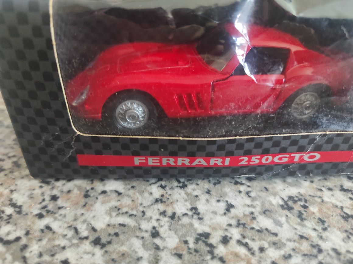 Miniatura de carros da Ferrari