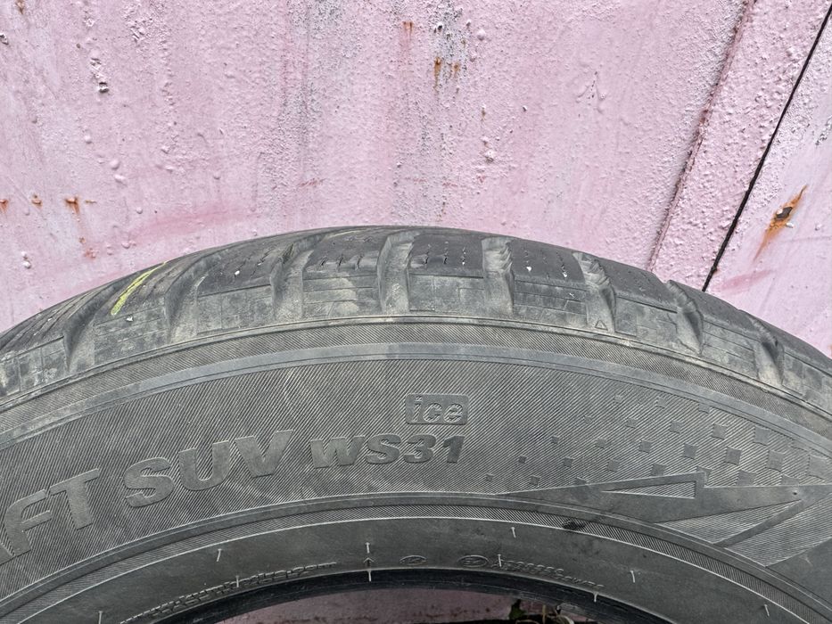 Продам зимнюю резину Kumho 245.65 r17