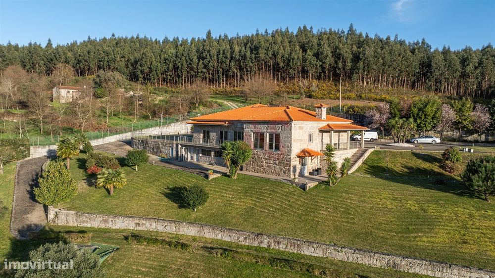 Moradia T4 de Luxo em Souto, Guimarães