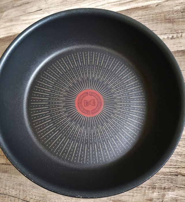 2 Patelnie Tefal Tytan Unlimited 24cm i 26cm